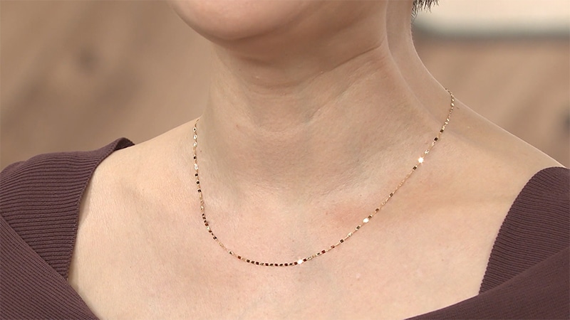18金ペタルチェーンネックレス 着用イメージ